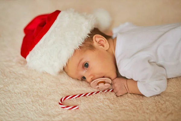 Little Sleeping Newborn Baby Wearing Santa Hat White Blank Bodysuit — Stock Photo, Image