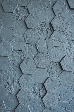 Gri altıgen alçıtaşından yapılmış arka plan, desenli, mozaik. Modern yenileme.