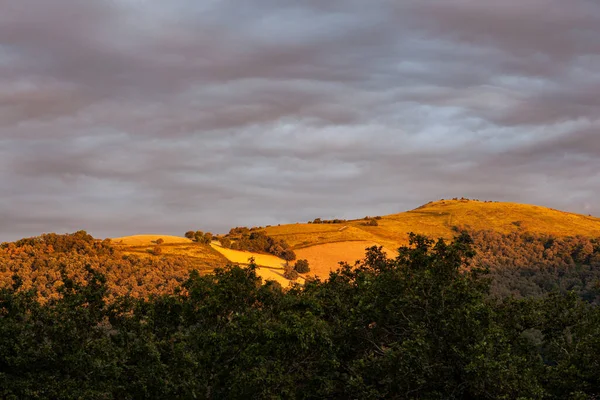 Blick Von Oben Auf Die Französischen Hügel Bewölkten Himmel Naturlandschaft — Stockfoto