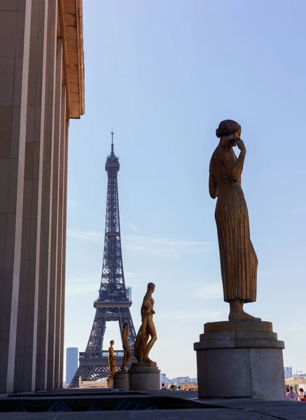 stock image View of Sculptures on Trocadero with Eiffel Tower on background, Paris. France