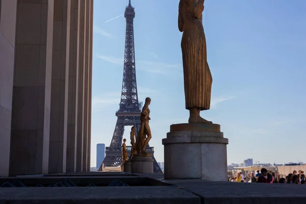View Sculptures Trocadero Eiffel Tower Background Paris France — Stock Photo, Image