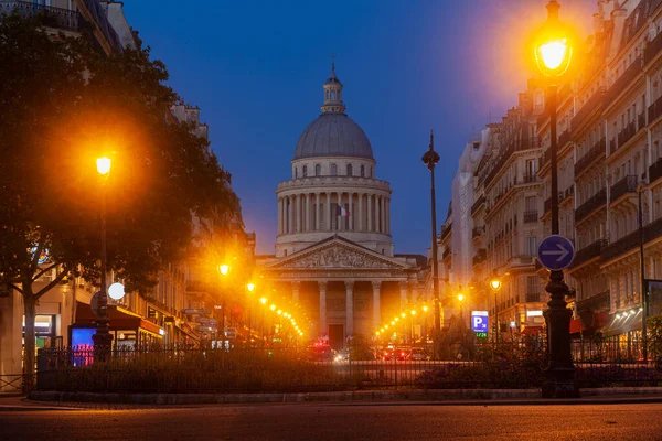Kilátás Pantheon Épület Párizsban Naplementekor Utcai Fények Franciaország — Stock Fotó