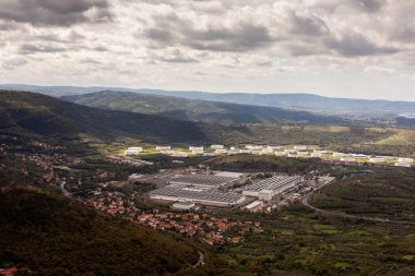 İtalya 'nın Trieste Limanı' ndaki Siot limanındaki petrol tankerlerinin görüntüsü
