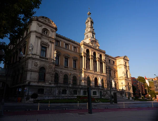 西班牙毕尔巴鄂 2022年8月2日 日落时毕尔巴鄂市政厅的景观 — 图库照片