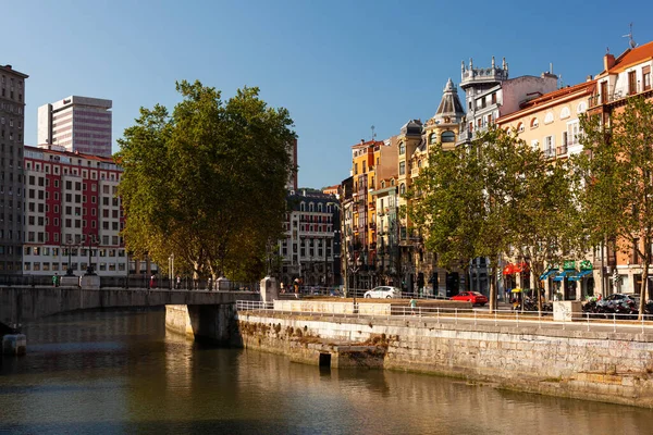 Bilbao Spanien August 2022 Blick Auf Die Häuser Fluss Nervion — Stockfoto