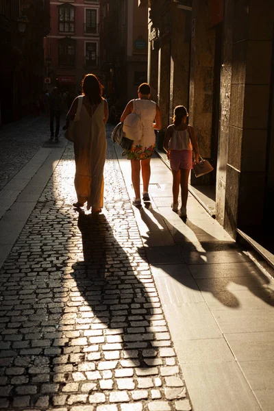 Bilbao Spain August 2022 People Walking Downtown Bilbao Sunny Day — Stock Photo, Image