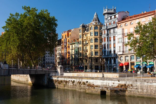 Bilbao Španělsko Srpna 2022 Pohled Domy Řeky Nervion Starém Městě — Stock fotografie