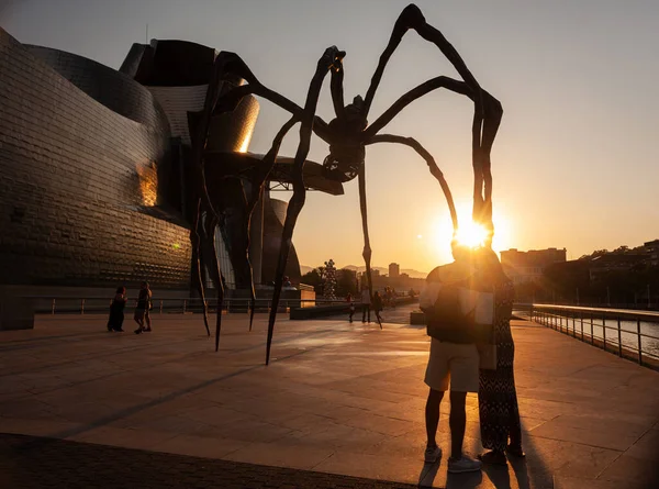 Bilbao Spanya Ağustos 2022 Günbatımında Louise Bourgeois Guggenheim Müzesi Ndeki — Stok fotoğraf