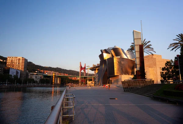 Bilbao Španělsko Srpna 2022 Pohled Při Západu Slunce Guggenheimovo Muzeum — Stock fotografie