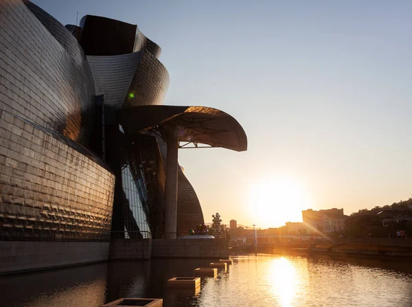Bilbao Spanje Augustus 2022 Zicht Bij Zonsondergang Van Het Guggenheim — Stockfoto