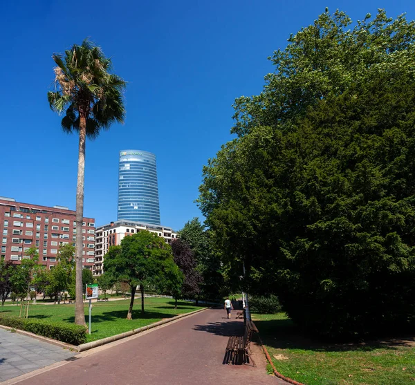 Bilbao Spanje Augustus 2022 Uitzicht Iberdrola Toren Vanaf Het Park — Stockfoto
