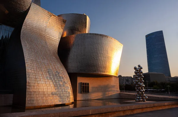 Bilbao Spanje Augustus 2022 Zicht Bij Zonsondergang Van Het Guggenheim — Stockfoto