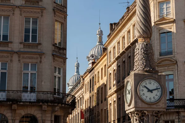 Widok Stary Zegar Pogodowy Ulicach Bordeaux Francja — Zdjęcie stockowe