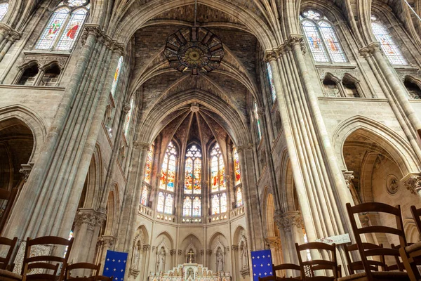 Интерьер Церкви Святого Людовика Эглизы Сен Луи Шартрон — стоковое фото