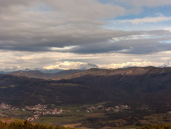 Krn Hora Pokrytá Sněhovou Vrchol Pohled Mont Gabriel Slovinsko — Stock fotografie