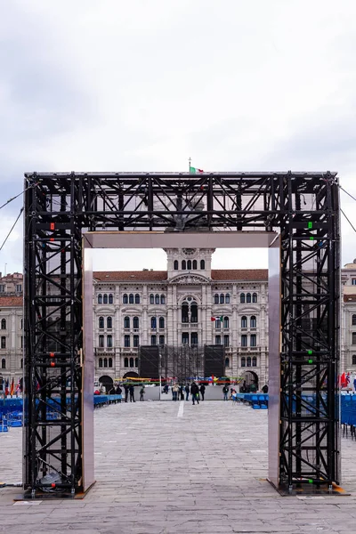 トリエステの金属構造で作られたポータル イタリア — ストック写真