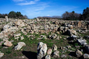 Morgantina 'daki Kuzey Hamamı kazıları Sicilya' daki eski kasaba arkeolojik alanı