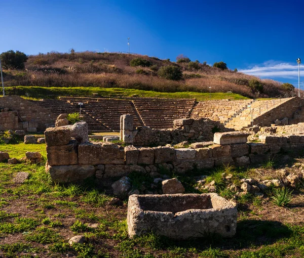 希腊剧院和其他废墟在 Morgantina 考古遗址西西里岛 — 图库照片