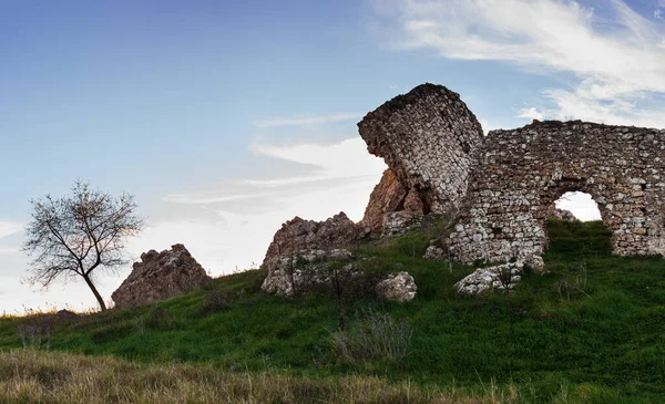 Ruïnes Van Het Verlaten Middeleeuwse Kasteel Van Aidone Genaamd Castellaccio — Stockfoto
