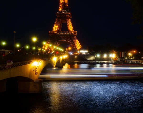 Paris France July Eiffel Tower Brightly Illuminated Dusk Paris Most — Stockfoto