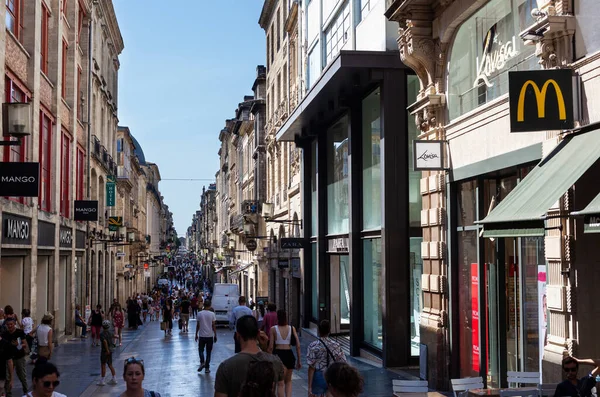 Bordeaux Francja Lipca 2022 Turyści Mieszkańcy Robią Zakupy Przy Głównej — Zdjęcie stockowe