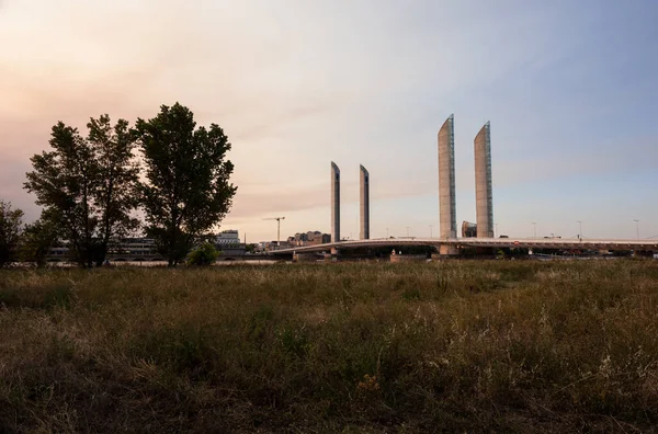 2022 Pont Jacques Chaban Delmas Sunset 가로지르는 보르도의 유럽에서 승강기 — 스톡 사진