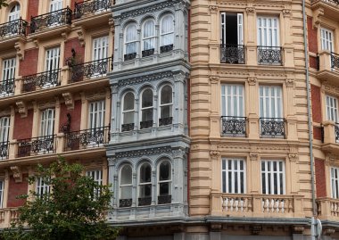 Bilbao, Bask Bölgesi, İspanya 'daki eski bina cepheleri