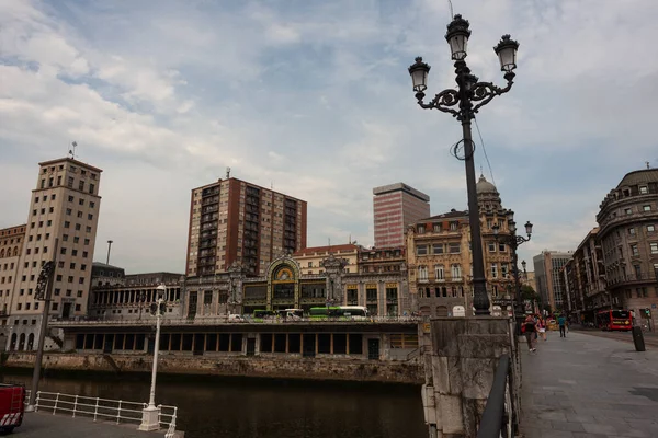 Bilbao Spanya Ağustos 2022 Nervion Nehri Concordia Tren Stasyonu Üzerindeki — Stok fotoğraf