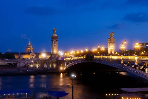 Міст Олександра Iii Освітлені Ліхтарні Стовпи Заході Сонця Видом Інвалідів — стокове фото