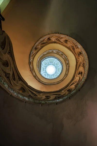 Santa Maria Real Katolik Katedrali Nin Antik Spiral Merdivenlerini Süsleyin — Stok fotoğraf