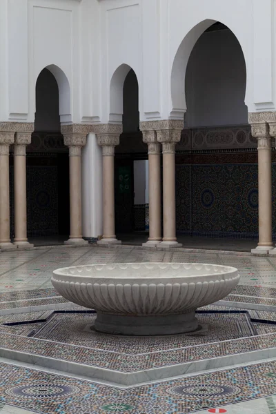 Large Marble Basin Middle Grand Mosque Paris Full Beautiful Mosaics — Stock Photo, Image