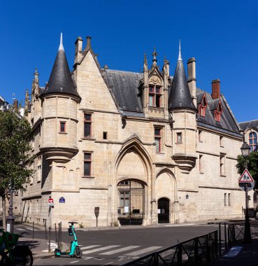 Paris, Fransa 'daki Marais bölgesindeki Hotel de Sens manzarası