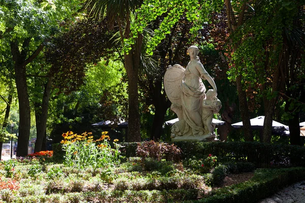 Vista Escultura Mariblanca Parque Taconera Español Jardines Taconera Pamplona España Imagen de archivo