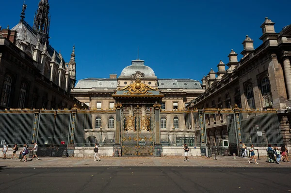 Παρίσι Γαλλία Ιουλίου Άποψη Του Παλατιού Της Δικαιοσύνης Παλάτι Είναι — Φωτογραφία Αρχείου