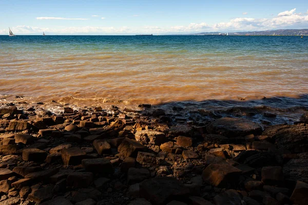 Piedras Una Playa Con Puesta Sol Mar Adriático Paisaje Foto — Foto de Stock