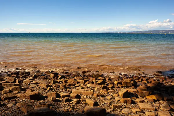 Piedras Una Playa Con Puesta Sol Mar Adriático Paisaje Foto — Foto de Stock