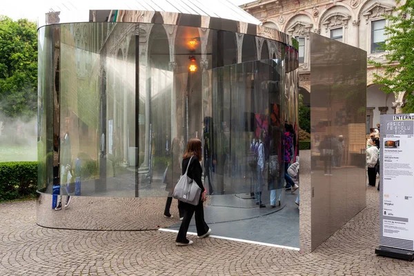 Milan Italia April 2023 Installasjon Med Tittelen Synesthetic Swirl Designet – stockfoto
