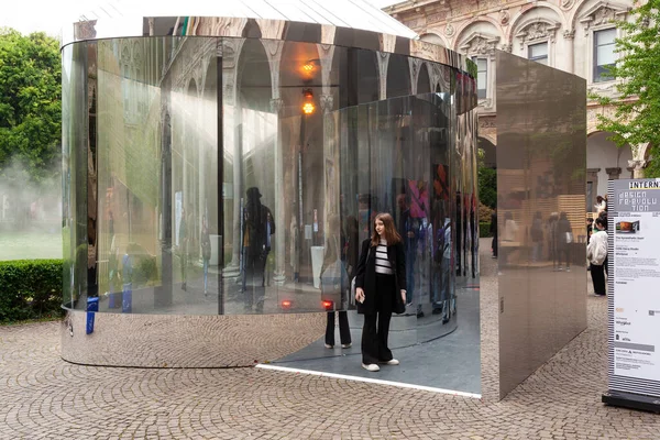 Mailand Italien April 2023 Installation Mit Dem Titel Synesthetic Swirl — Stockfoto