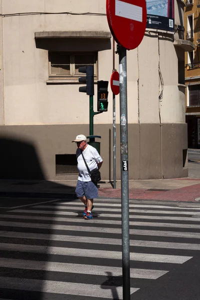 Pamplona Spain July Old Man Cross Street Zebra Crossing — Stock Photo, Image