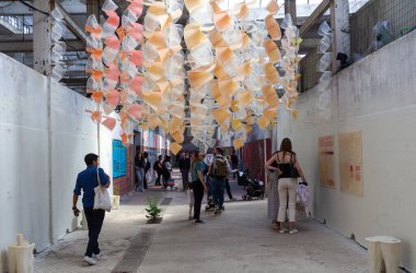 Milan, İtalya - 22 Nisan 2023: SENSBIOM II by Crafting Plastics and Dumo Lab at the Alcova space, Milan Salon week 2023