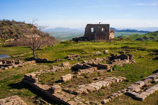 Yunanistan 'ın Morgantina arkeolojik sahasının panoramik görüntüsü, İtalya' nın Sicilya iç kesiminde.