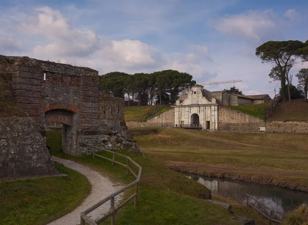 Vista Das Muralhas Porta Aquileia Também Chamada Porta Marittima Portão — Fotografia de Stock