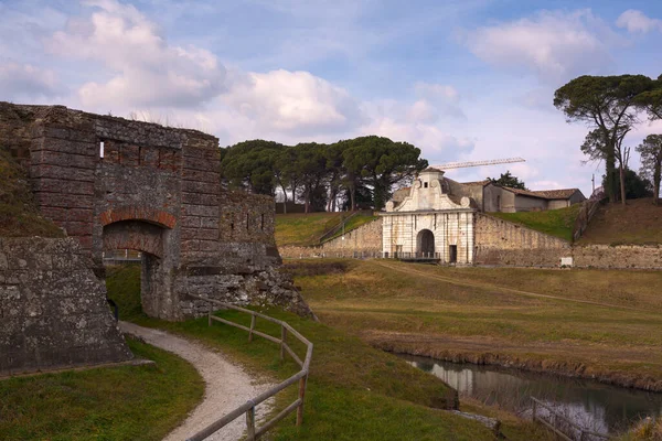 View Ramparts Porta Aquileia Also Called Porta Marittima Southern Gate — Stock Photo, Image