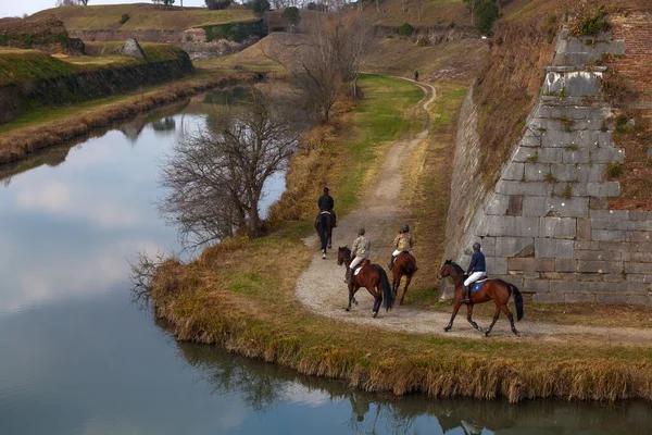 Palmanova Italie Février 2023 Des Cavaliers Explorent Gracieusement Les Bastions — Photo