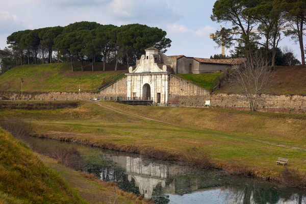 イタリアのポルタ アクイレイアの門アクイレイアは パルマノバの要塞の町へ — ストック写真