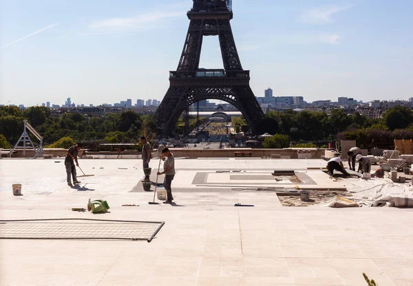 Paris Frankreich Juli 2022 Bauarbeiter Auf Dem Trocadero Gelände Mit — Stockfoto