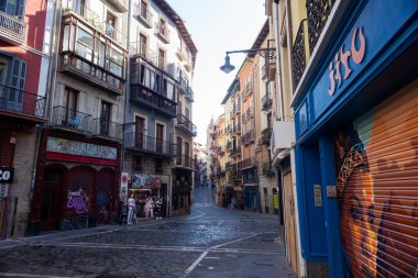 Pamplona, İspanya - 31 Temmuz, sabahın erken saatlerinde Ancient caddesinin görüntüsü