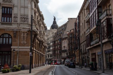 Bilbao, İspanya - 03 Ağustos 2022: Arriaga 'nın merkezinden Bilbao' nun Eski Kasabası