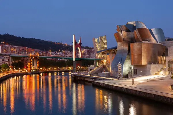 스페인 빌바오 2022 건축가 프랭크 게리가 설계하고 1997 미술관의 — 스톡 사진