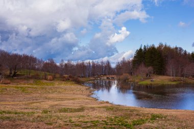 Calamone Gölü manzarası. Appennino Ulusal Parkı Tosco-Emiliano